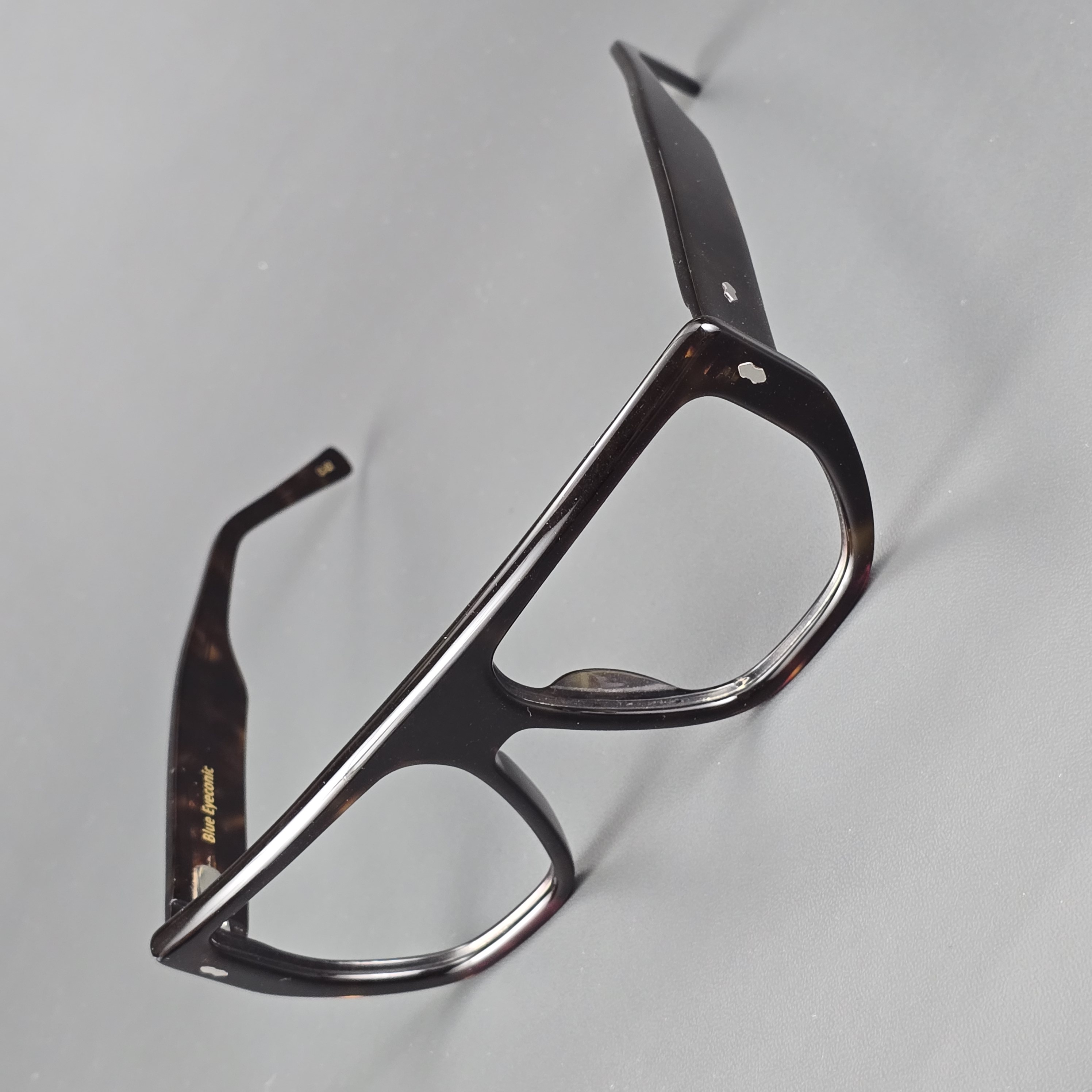 Aric # Textured brown